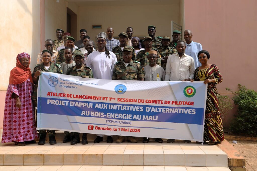 Une photo de famille prise lors de lancement du projet d’appui aux initiatives d’alternatives au bois-énergie au Mali